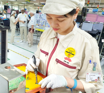 NỮ THỢ HÀN VIỆT CHINH PHỤC THẾ GIỚI BẰNG NHỮNG MỐI HÀN HOÀN HẢO